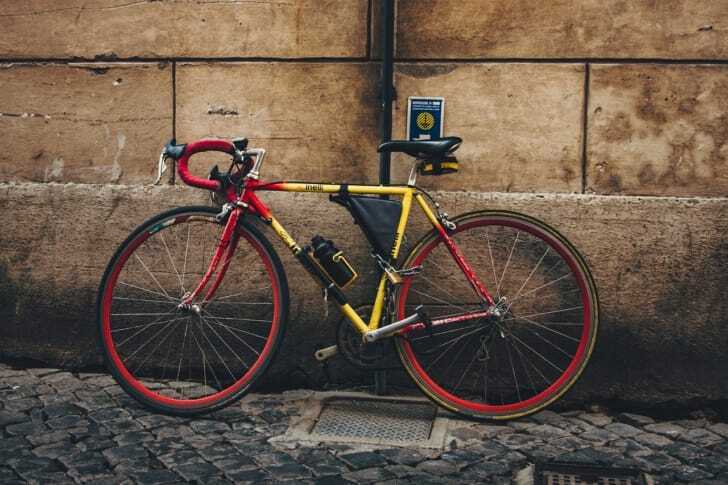 ボトルケージ付きの自転車の写真
