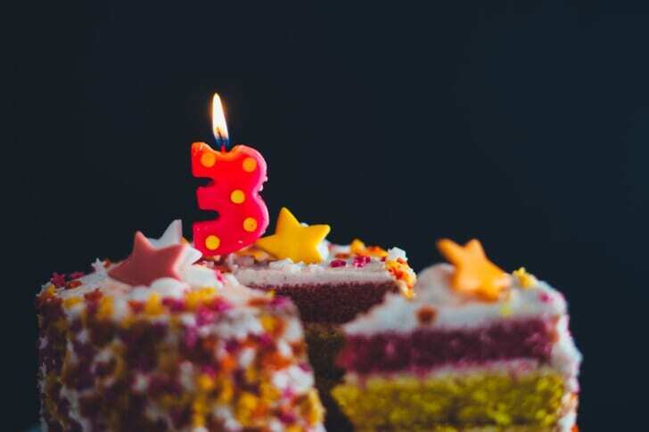 3歳の誕生日ケーキの写真