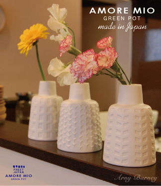 おしゃれな陶器製の一輪挿しおすすめ12選 花が映えるかわいい花瓶やフラワーベースを紹介
