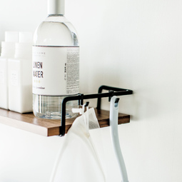 トイレや洗面所におすすめのタオル掛け9選 脱衣所での収納アイデアも紹介