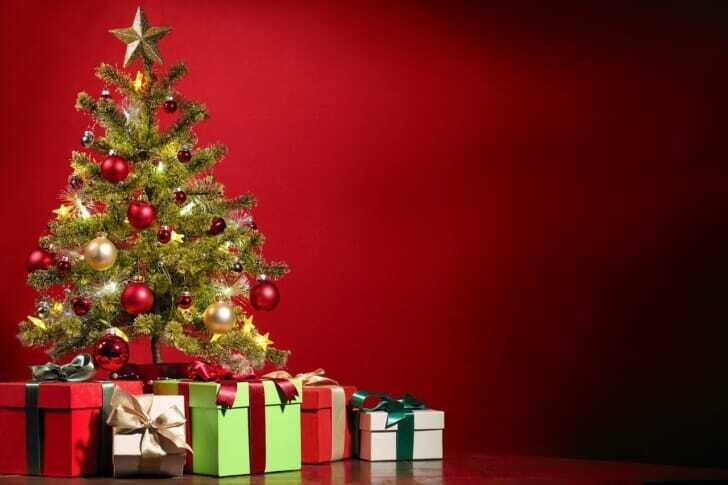 クリスマスツリーとプレゼントの写真