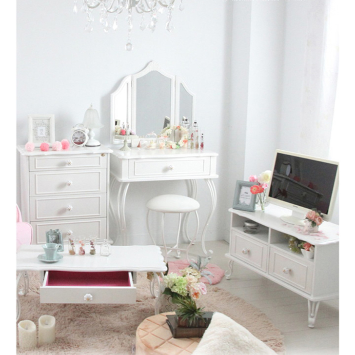 ヘアアレンジに便利な三面鏡タイプのおしゃれなドレッサー11選 ライトやコンセント付きも