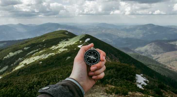 登山におすすめのコンパス10選 初心者でも分かる選び方や使い方 モンベルの人気商品を紹介