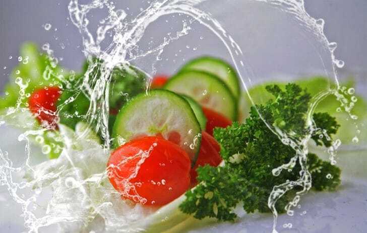 水切りしている野菜の画像