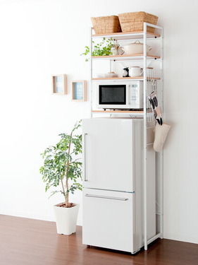 冷蔵庫ラックおすすめ12選 つっぱりなど安い価格でできる収納アイデアも紹介