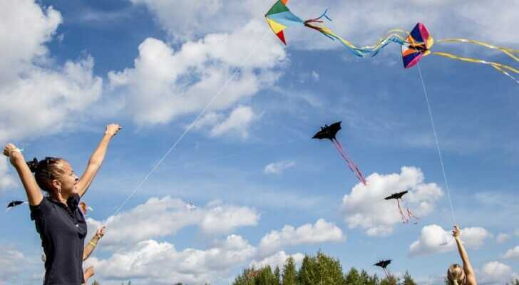 おすすめの凧10選 正月に揚げたい連凧、和凧や簡単な凧の作り方、糸の付け方まで紹介