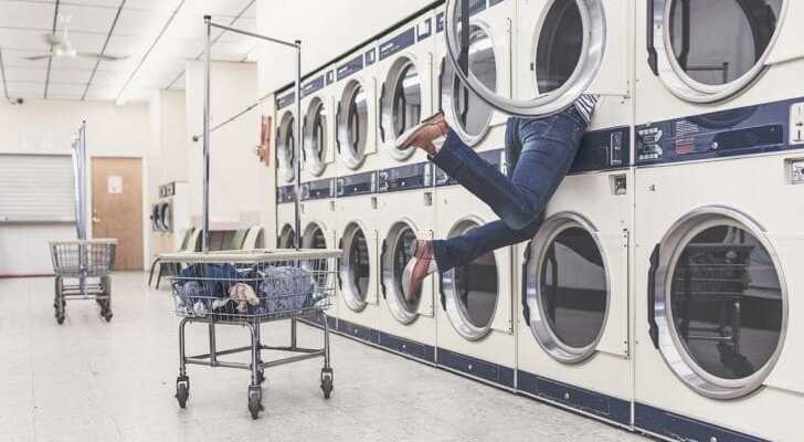 専用洗剤で洗おう セーター ニットの洗い方 縮むのを防ぐ洗濯方法や縮んだ時の対処法も紹介