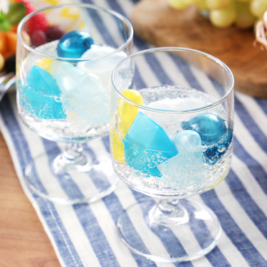 グラスがおしゃれになる溶けない氷おすすめ10選 かわいいフルーツのアイスキューブも紹介