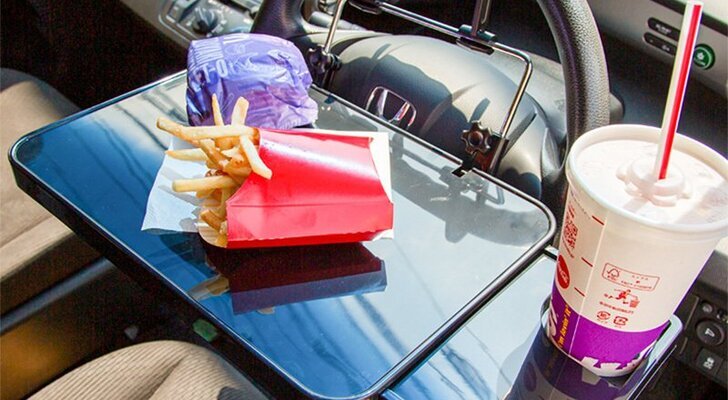 車用テーブルおすすめ13選 ハンドル用や助手席用などタイプ別に紹介