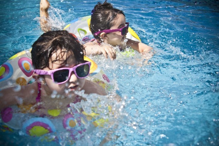 幼稚園や小学生の子供におすすめのプールバッグ12選 学校やスイミングに便利なビニールバッグも紹介 幼稚園や小学生の子供におすすめのプールバッグ12選 学校やスイミングに便利なビニールバッグも紹介