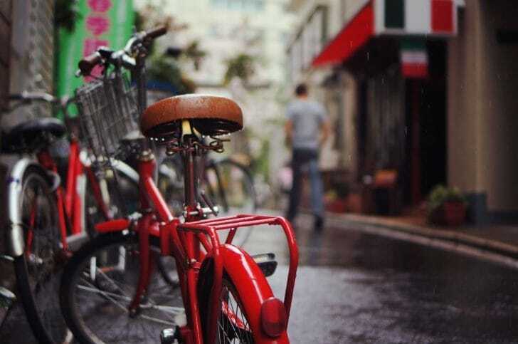 雨の日の自転車の写真