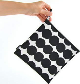 おしゃれな北欧キッチンにおすすめの鍋つかみ9選 人気ブランドのかわいいテキスタイルから日本製まで