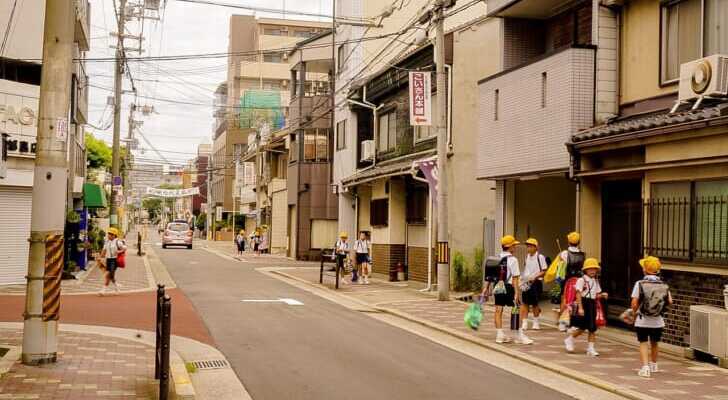 上履きの名前付け どこに書く 位置や書き方 手書き以外のかわいいアイデア