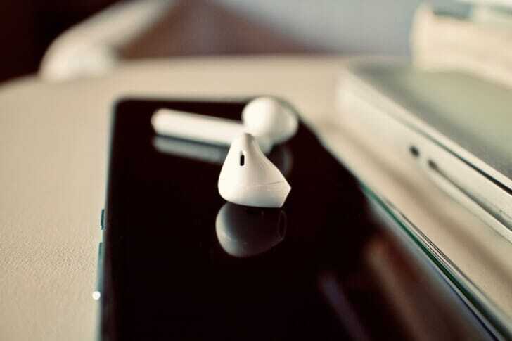 earbuds, smartphone, sound