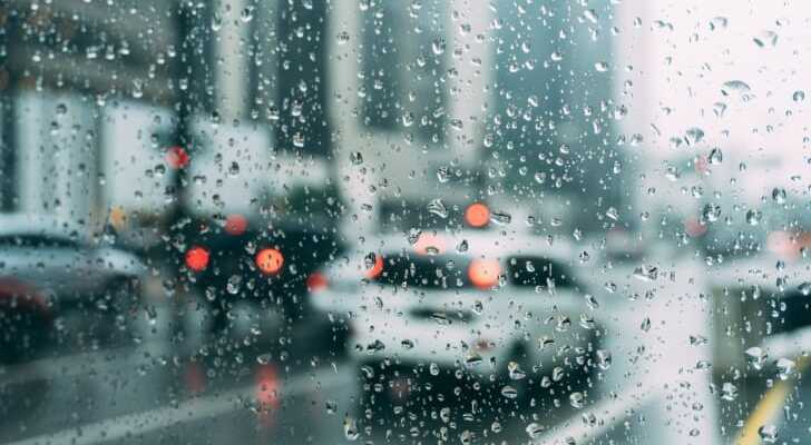 おすすめの車用傘ホルダー11選 雨の日 傘はどうしてる 車内を汚さず収納できる車用傘入れ 傘立てが便利