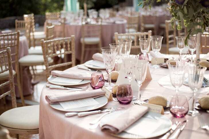 結婚披露宴のテーブルの写真