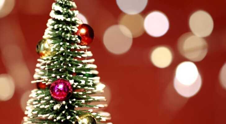 スリムなクリスマスツリーおすすめ9選 幅を取らないコンパクトなツリーを紹介
