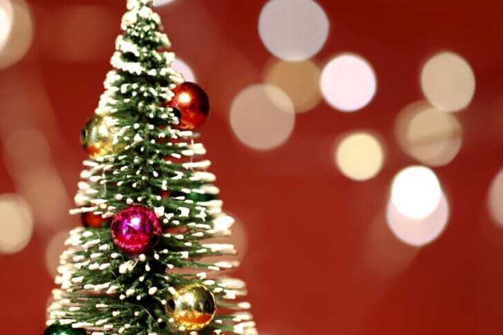 スリムなクリスマスツリーおすすめ8選 幅を取らないコンパクトなツリーを紹介